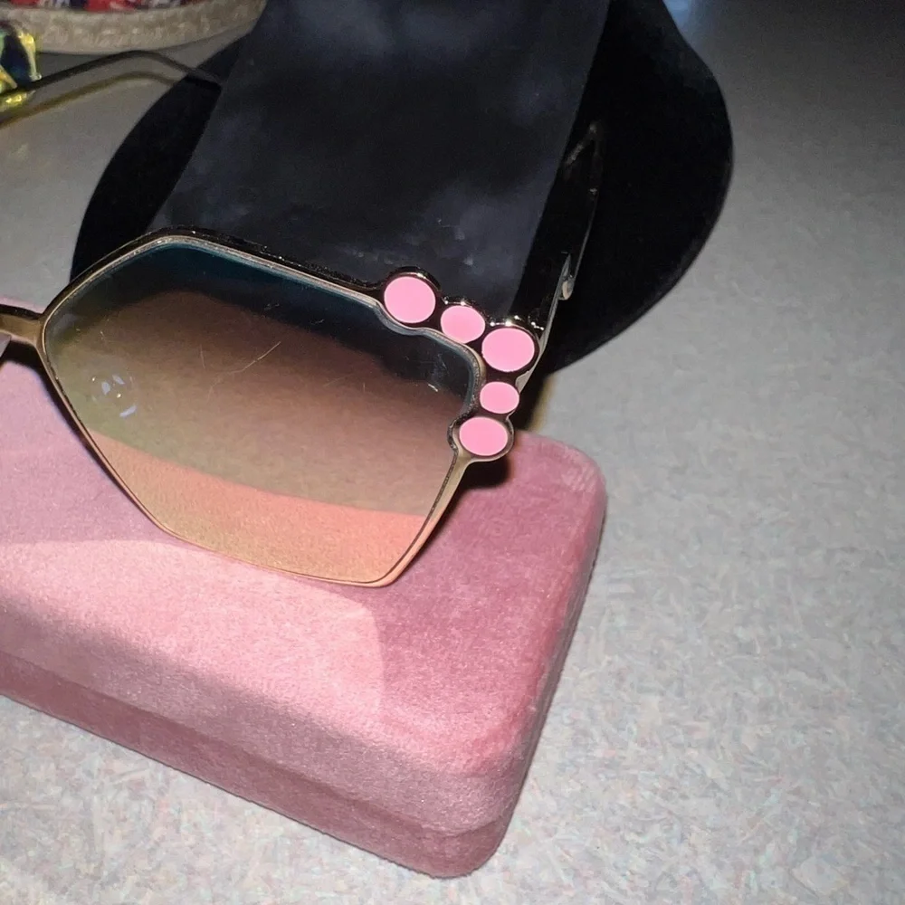 Cleo Nicci sunglasses with pink tint. - Picture 2 of 8